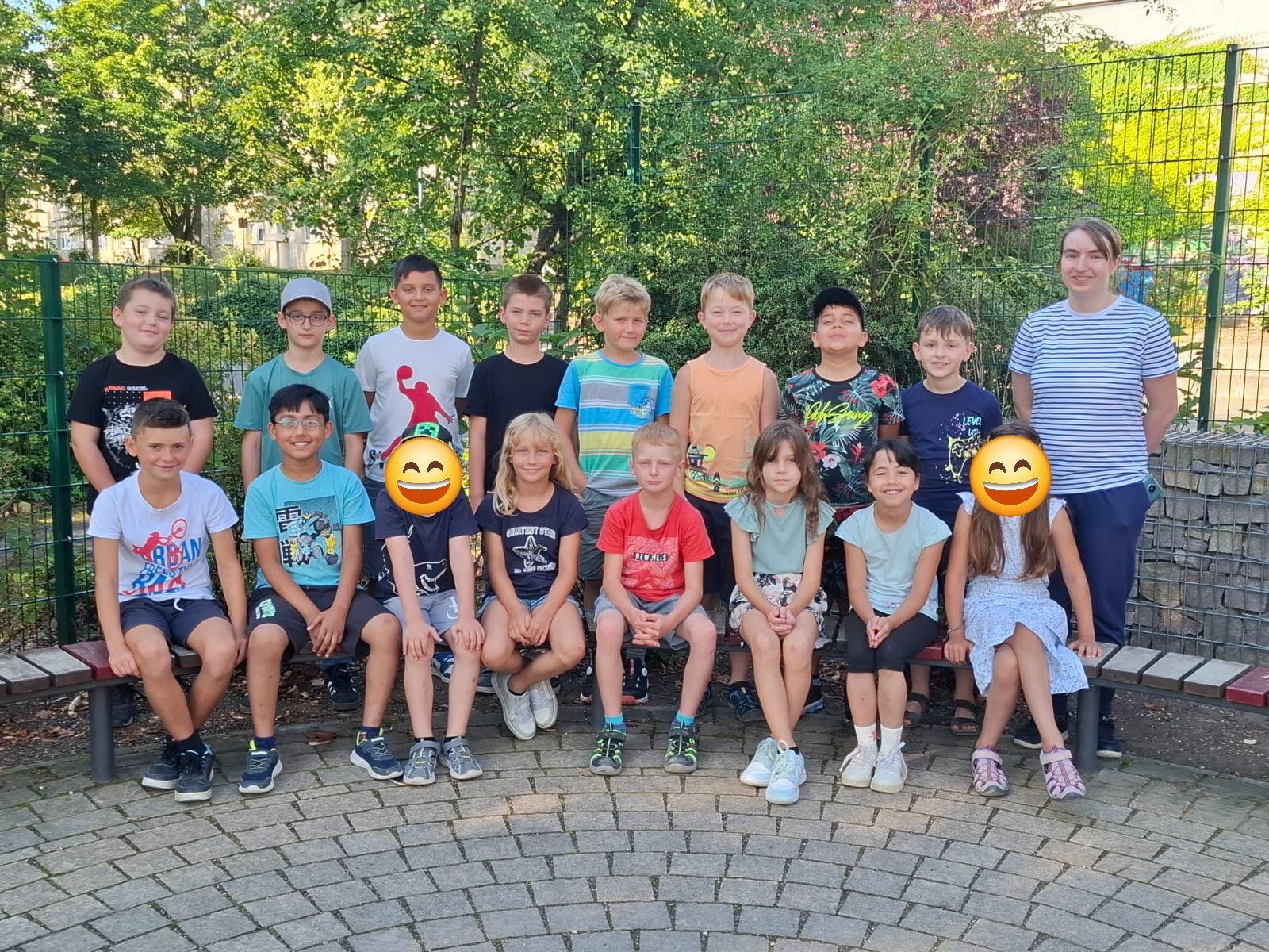 Schüler und Schülerinnen der der Klasse 3b